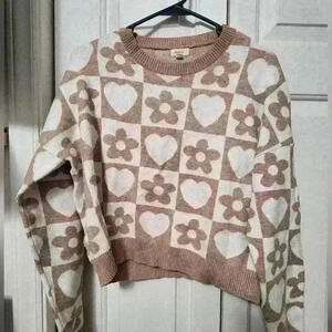 Debut pink and white heart and flower Crop sweater size large